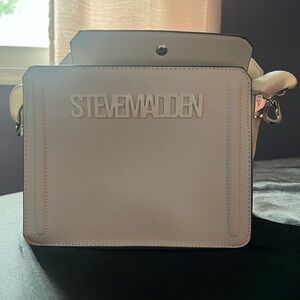 Tan and white Steve Madden crossbody bag #stevemadden